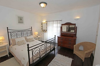 Frondeg Bedroom 1.jpg